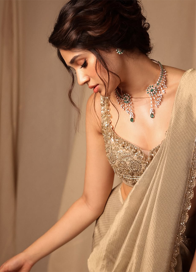 Actress Krithi Shetty Trending Photos6