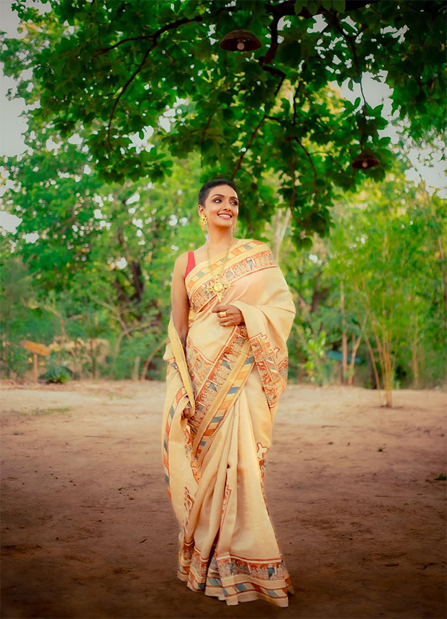 Bhanupriya Sister Shanti Priya Look with Shaved Head Goes Viral12
