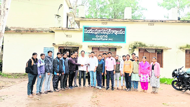గ్రామ సచివాలయ ఉద్యోగుల సమస్యలు పరిష్కరించాలి1
