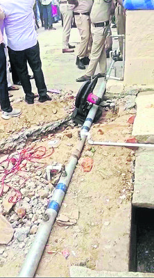 పైపులైన్ పనులపై వివాదం 1