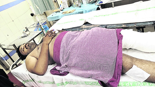 లంకెలపాలెం ఘటనలో గాయపడిన కొత్తకోట యువకులు 1