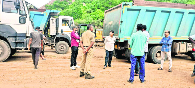 జాల కుంటలో మట్టి తవ్వకాలు1