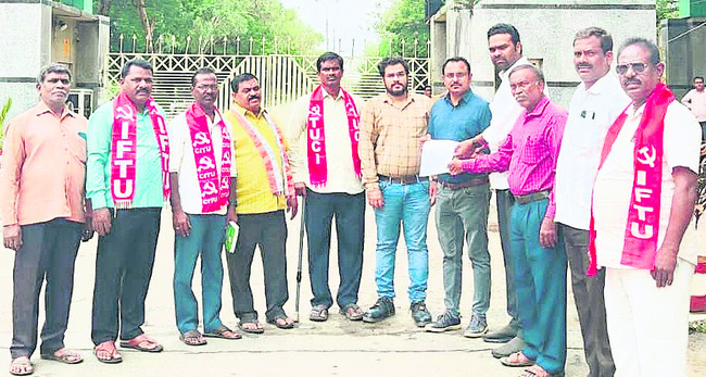 సమ్మె నోటీసు అందజేత
1