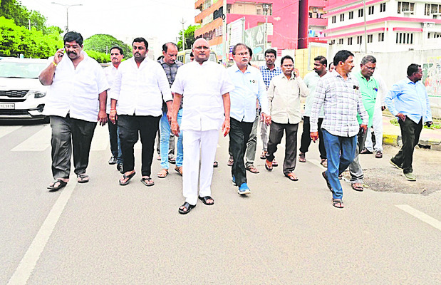 రెచ్చిపోతున్న1