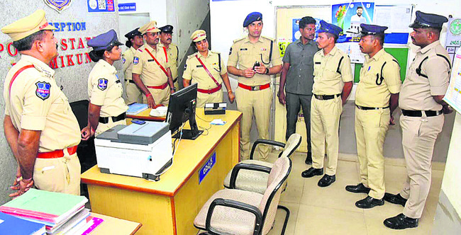 బాధ్యతగా విధులు నిర్వహించాలి2