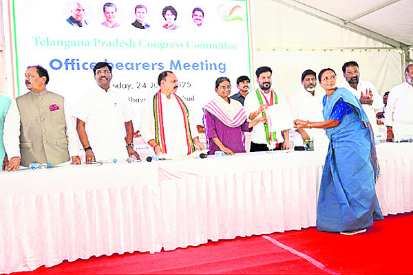 టీపీసీసీ ప్రధాన కార్యదర్శిగా వెడ్మ బొజ్జు1