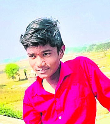 పైచదువులు ఇష్టంలేక   విద్యార్థి ఆత్మహత్య1