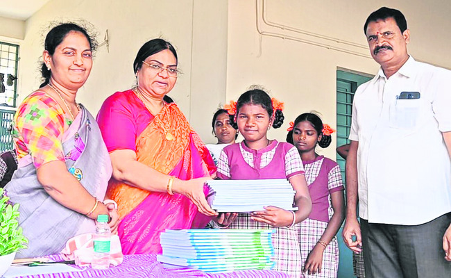 విద్యార్థులు మనోధైర్యంతో ముందుకు సాగాలి 1