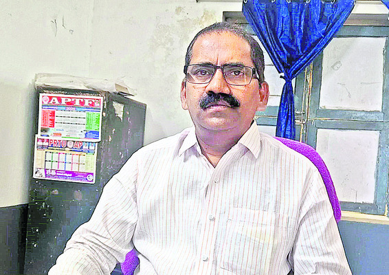 ఉచితంగా ప్రవేశాలు 
3