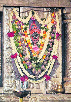 మూల విరాట్లకు శ్రీముఖ సేవ 1