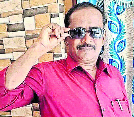 పాల వ్యాన్ బోల్తా 1