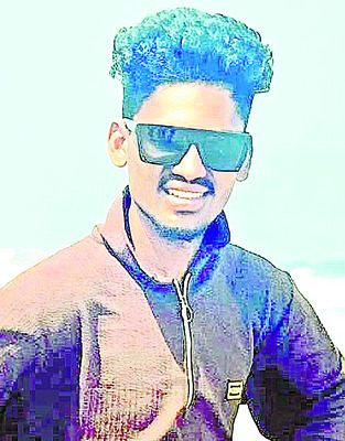 రైలులోనుంచి జారి పడి వ్యక్తి మృతి1