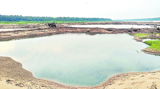 మట్టి, ఇసుక అక్రమ దందా1
