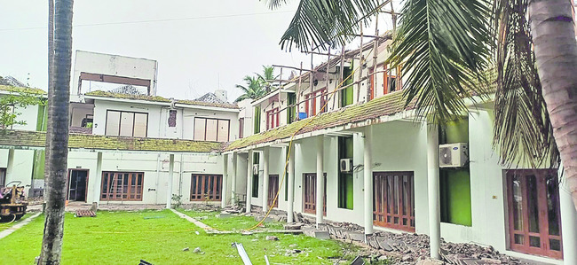పర్యాటంకాలెన్నో!1