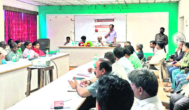 విద్యుత్ బస్సుల నిర్వహణపై అవగాహన
1