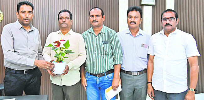 ఎన్టీఆర్‌ జిల్లా కలెక్టర్‌ను కలిసిన డీఐపీఆర్‌ఓ 1