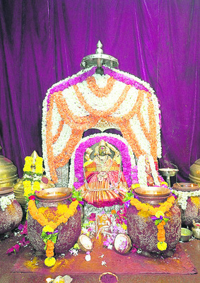 పుష్పాలంకరణలో పైడితల్లి2