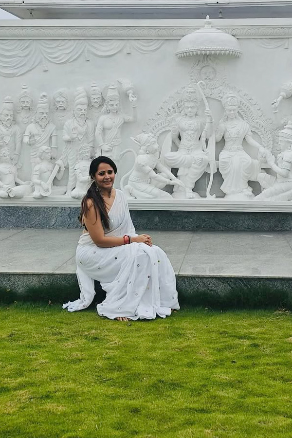 Anchor Anasuya Latest Beautiful Pictures12