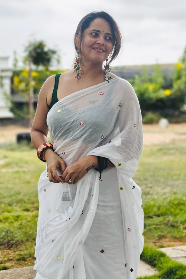 Anchor Anasuya Latest Beautiful Pictures18