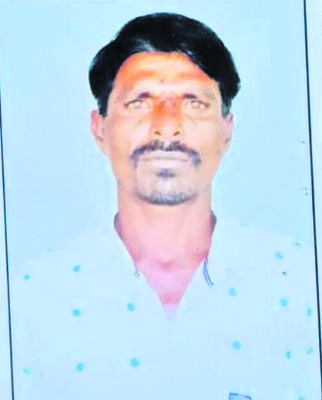 కరెంట్‌ షాక్‌తో స్తంభంపైనే ఒకరి మృతి 3