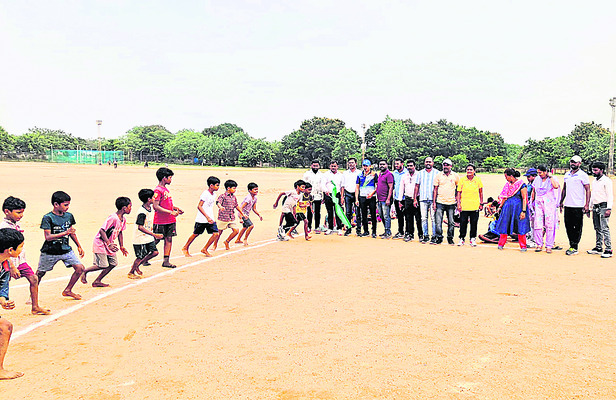 వార్షిక లాభాల్లో  40శాతం వాటా ఇవ్వాలి3