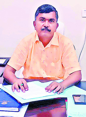 కదలని బండి.. తొలగని చెత్త5