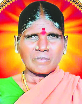 కారు ఢీకొని ఇద్దరు మహిళలు మృతి 1