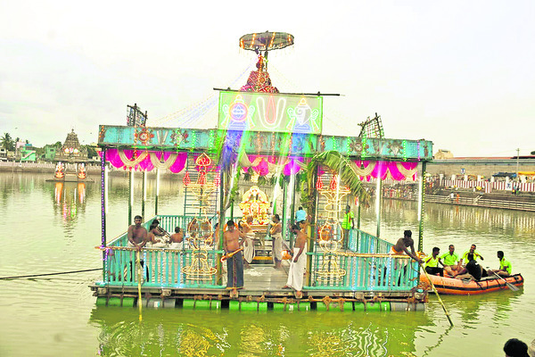 రైలు చార్జీలను పెంచవద్దు
2