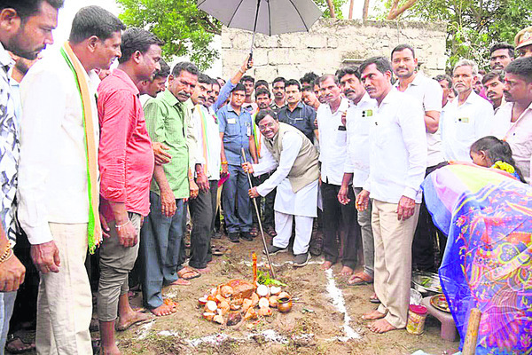 కమీషన్ల కోసమే కాళేశ్వరం ప్రాజెక్టు1