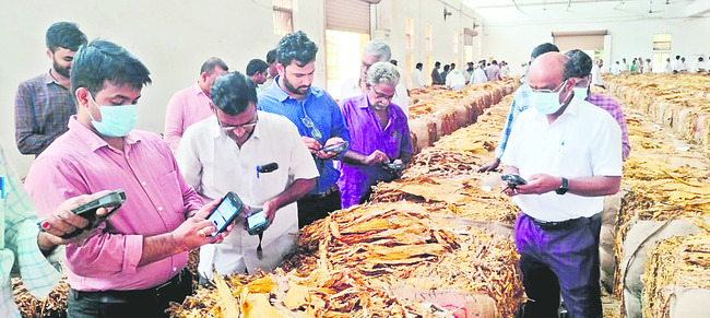కోలుకోని ధరలు!1