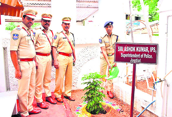 శాంతిభద్రతలను పరిరక్షించాలి
2