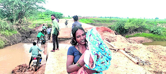 రాకపోక.. నరకయాతన1