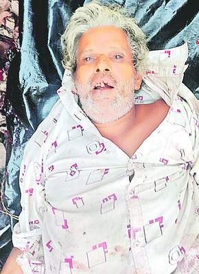 అమ్మనబ్రోలులో పోలీసుల సోదాలు
2
