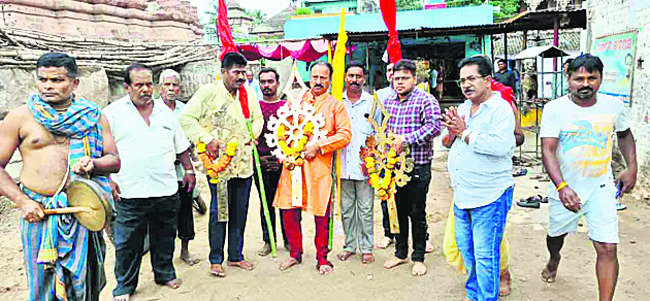 రథాలపై నీలచక్రాల అమరిక 1