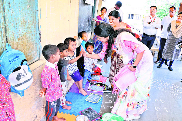 మహిళలు అన్ని రంగాల్లో రాణించాలి1