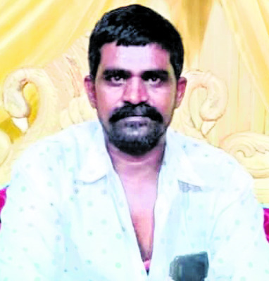 విద్యార్థిని చితకబాదిన పీడీ 2