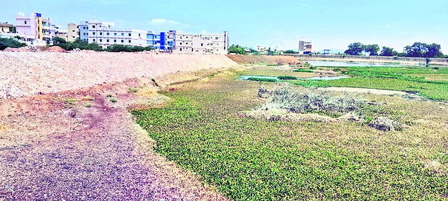 ఆగిన నిధులు..నత్తనడకన పనులు1