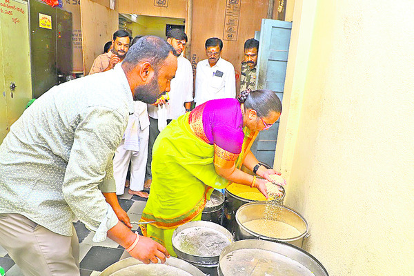 ఆలయంలో ఆకస్మిక తనిఖీలు
1
