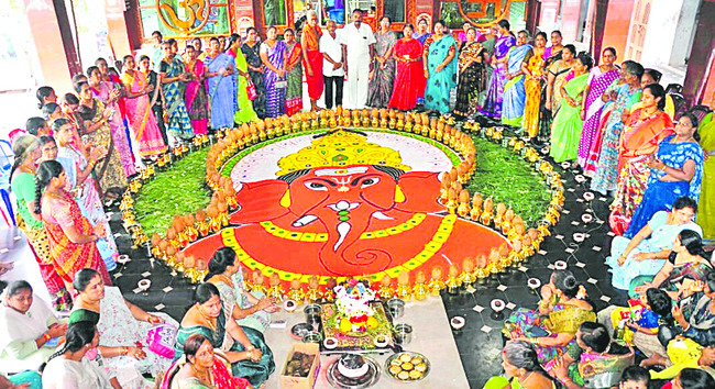బడులను సందర్శించిన రాష్ట్ర ఎస్టీ కమిషన్ చైర్మన్ 1