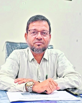 గాడి తప్పుతోంది..! 1