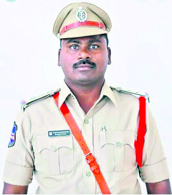సీఐ మెడకు.. ఎన్ఆర్ఐ కేసు1