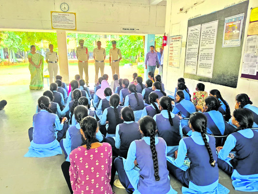 మాదకద్రవ్యాల నివారణకు సమష్టి కృషి చేయాలి 2