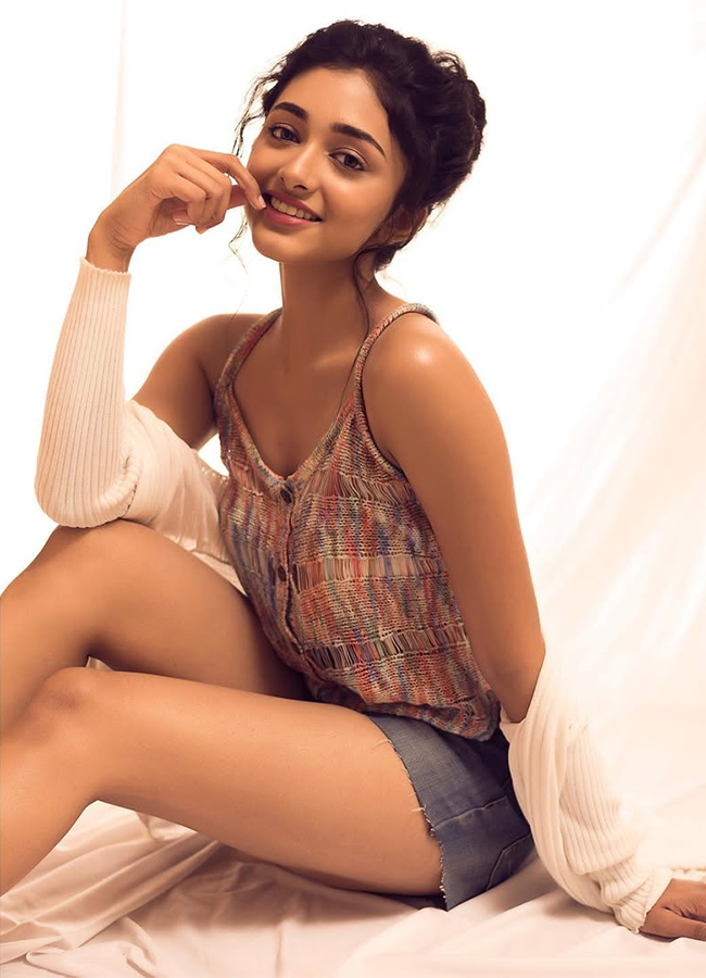 Beautiful Pics And Interesting Facts About Kannappa Actress Preity Mukhundhan15