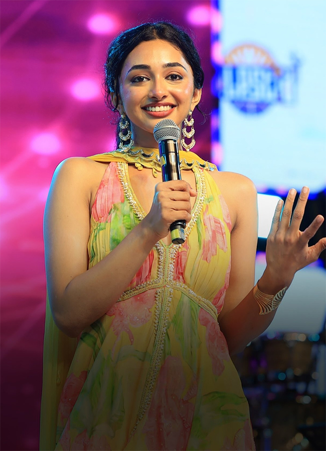 Beautiful Pics And Interesting Facts About Kannappa Actress Preity Mukhundhan18