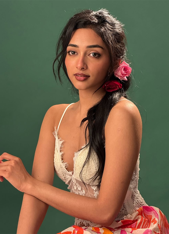 Beautiful Pics And Interesting Facts About Kannappa Actress Preity Mukhundhan5