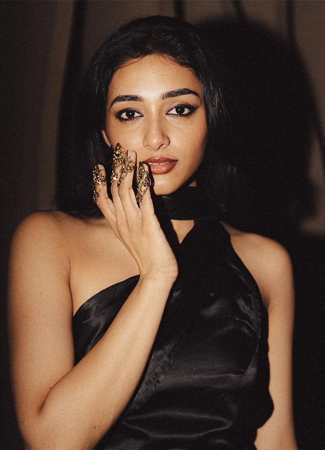 Beautiful Pics And Interesting Facts About Kannappa Actress Preity Mukhundhan6