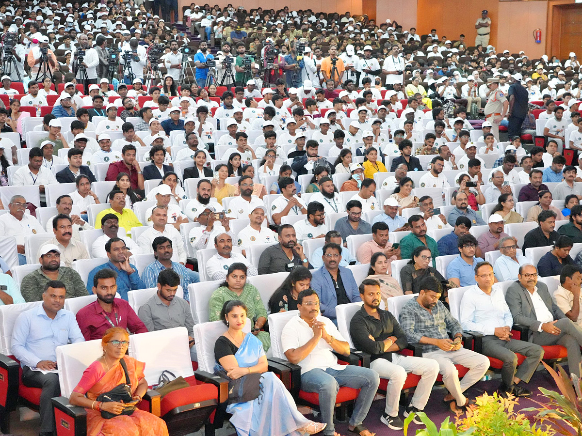 CM Revanth Reddy,Ram Charan,Vijay Deverakonda participate Anti-Drugs Day Event in Hyderabad Photos 10