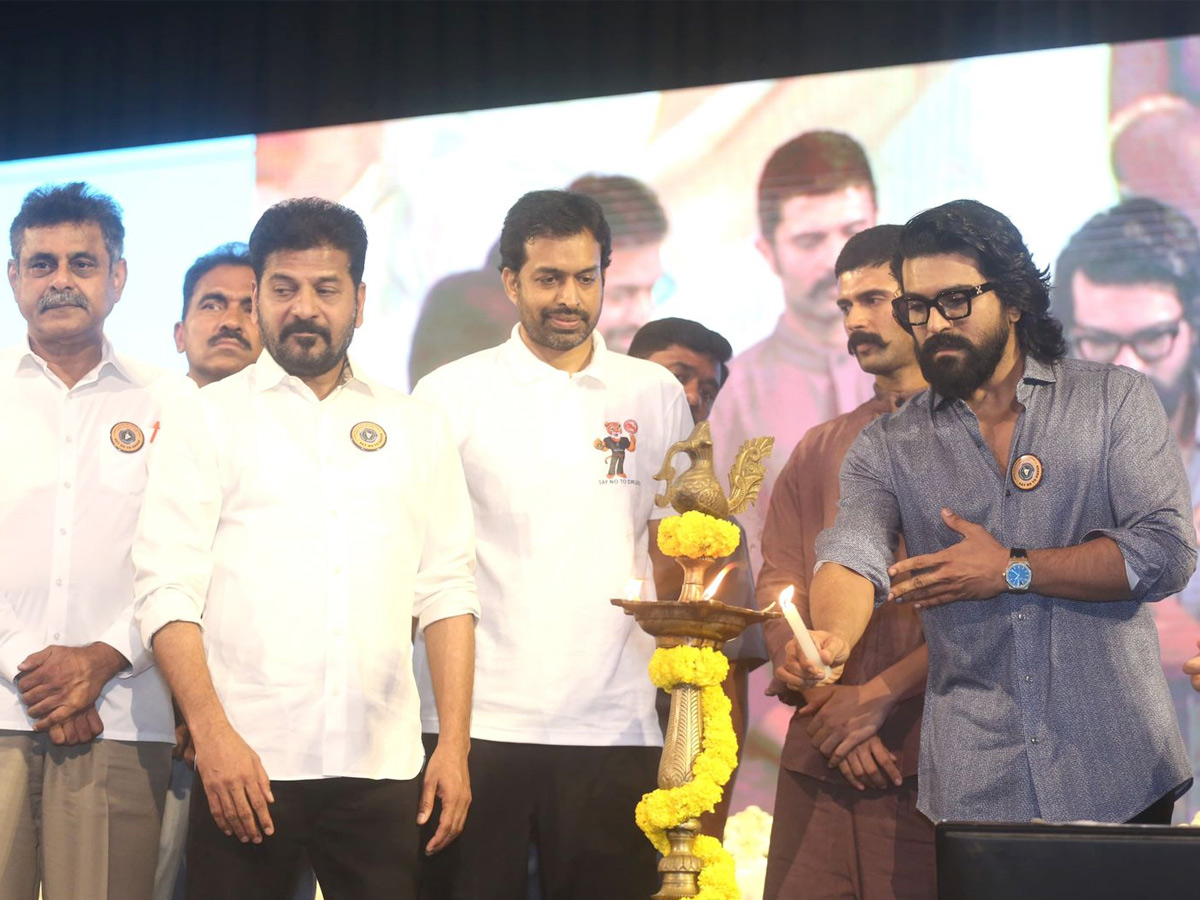CM Revanth Reddy,Ram Charan,Vijay Deverakonda participate Anti-Drugs Day Event in Hyderabad Photos 2