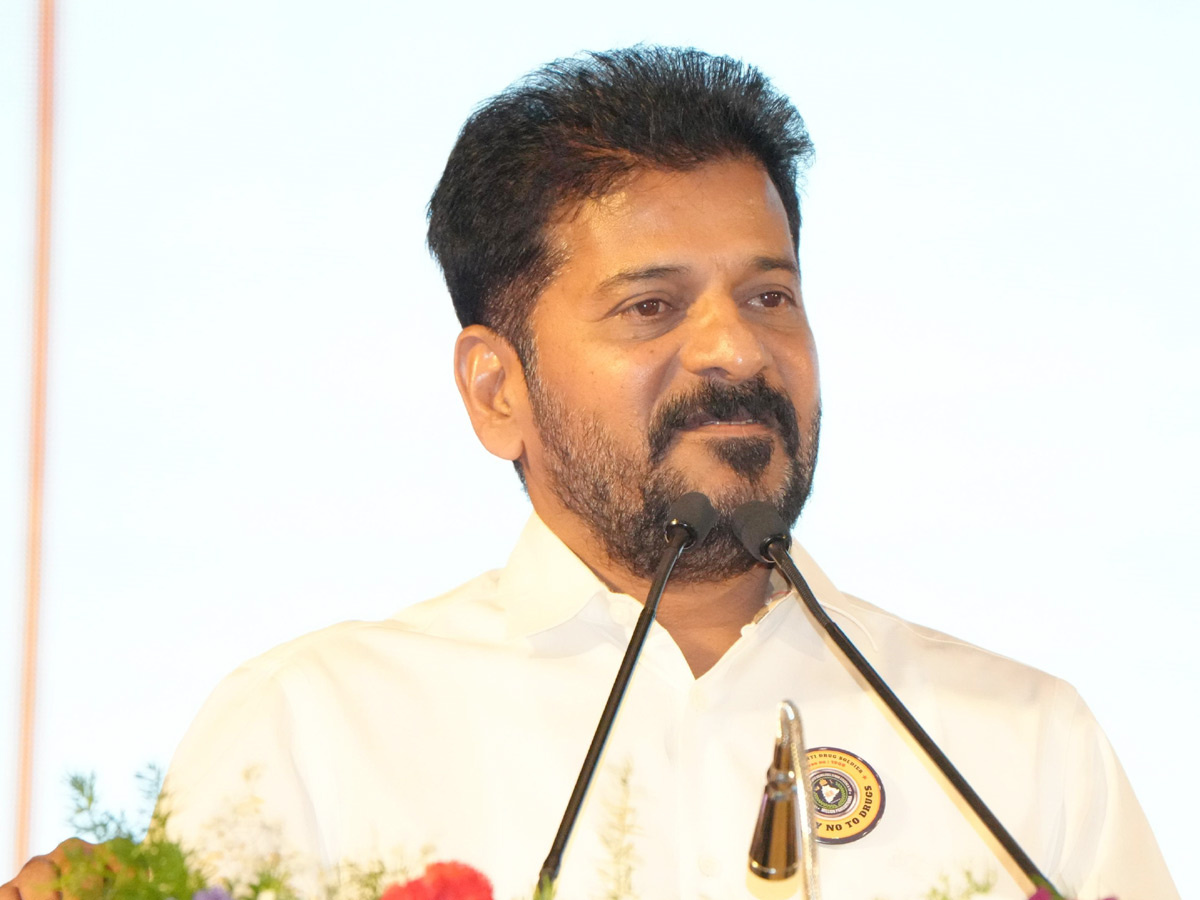 CM Revanth Reddy,Ram Charan,Vijay Deverakonda participate Anti-Drugs Day Event in Hyderabad Photos 8