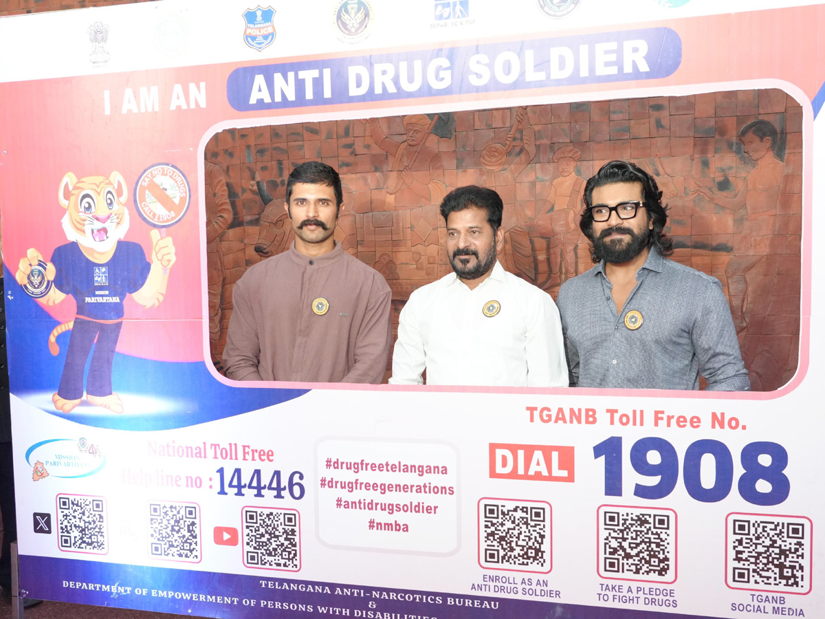 CM Revanth Reddy,Ram Charan,Vijay Deverakonda participate Anti-Drugs Day Event in Hyderabad Photos 9